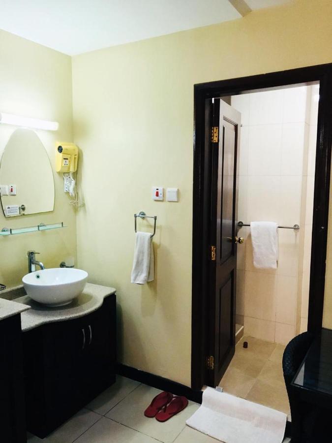 Urban Rose Hotel & Apartments Dar es Salaam Esterno foto