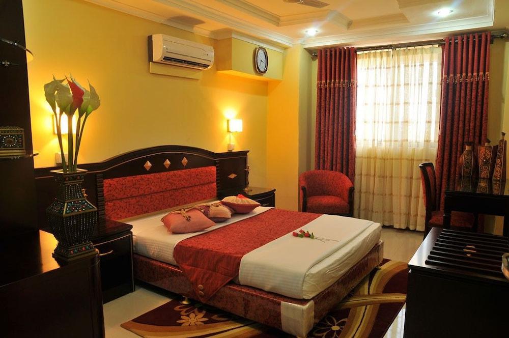 Urban Rose Hotel & Apartments Dar es Salaam Esterno foto