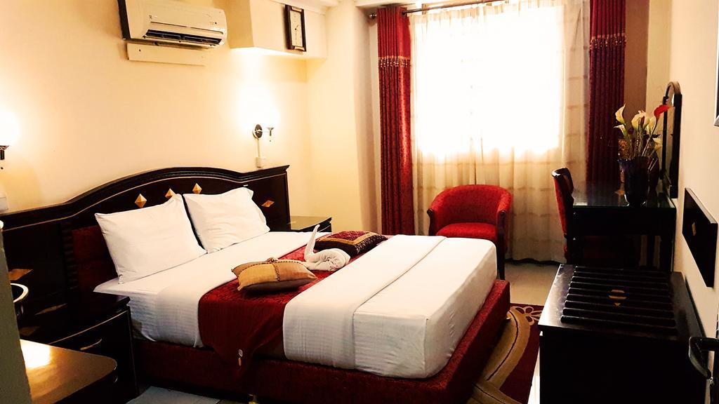 Urban Rose Hotel & Apartments Dar es Salaam Esterno foto