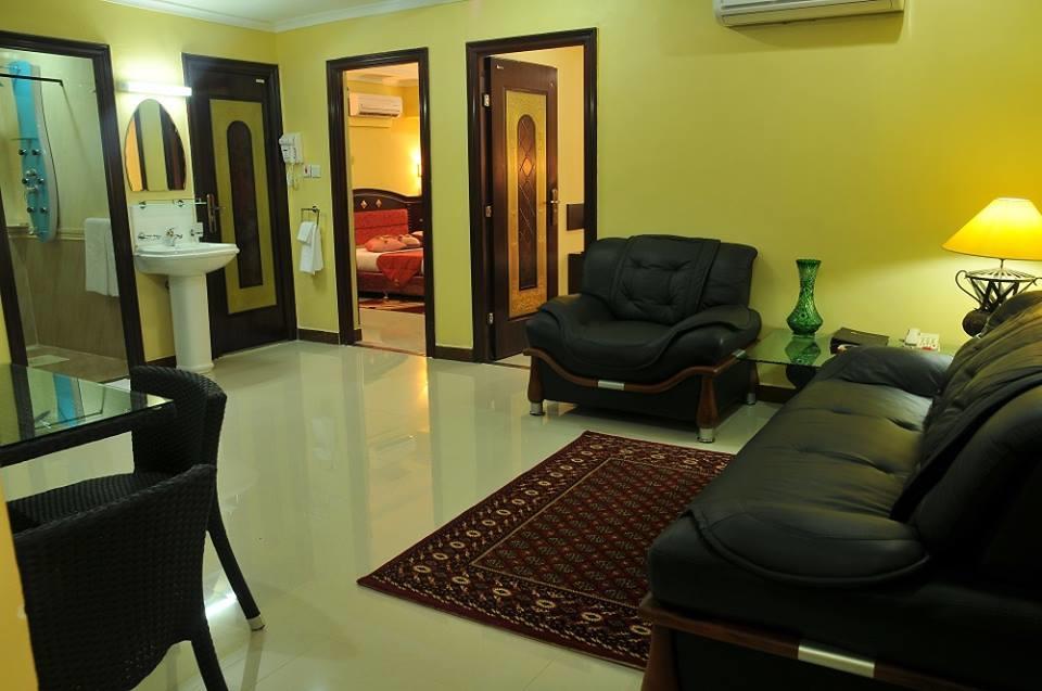 Urban Rose Hotel & Apartments Dar es Salaam Esterno foto